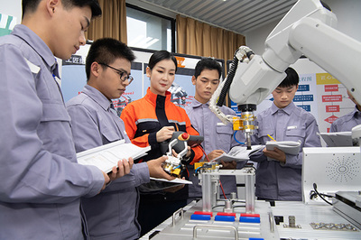 校企協同做加法 德技并修育工匠